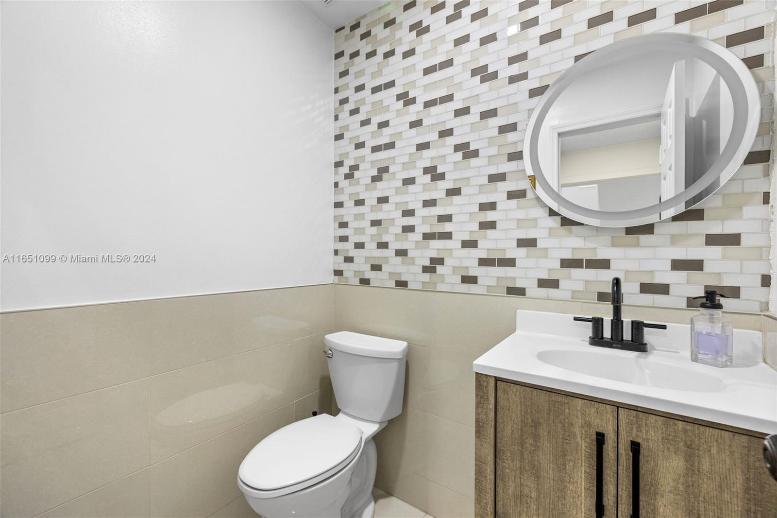 HAMPTON LAKES - Residential