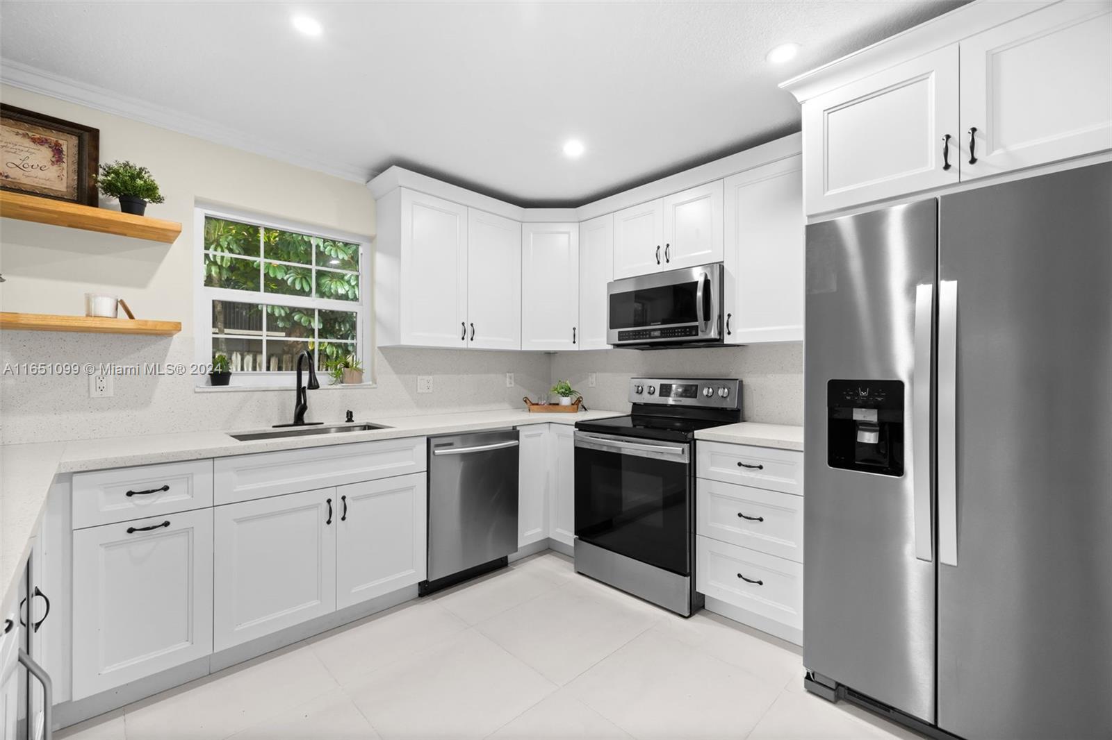 HAMPTON LAKES - Residential