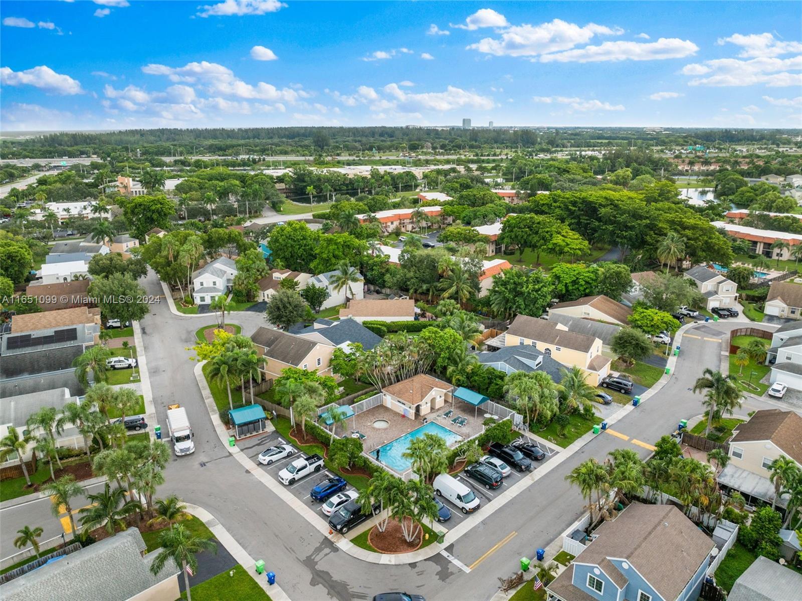 HAMPTON LAKES - Residential