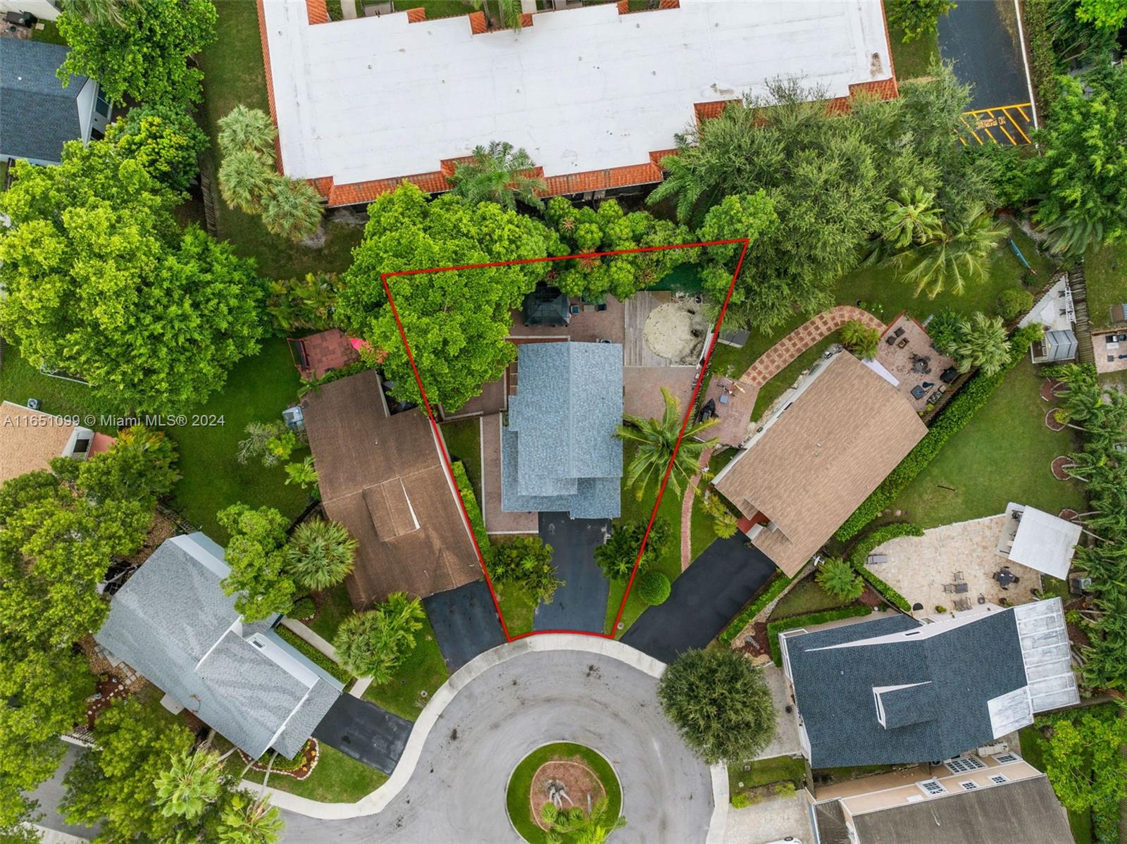 HAMPTON LAKES - Residential