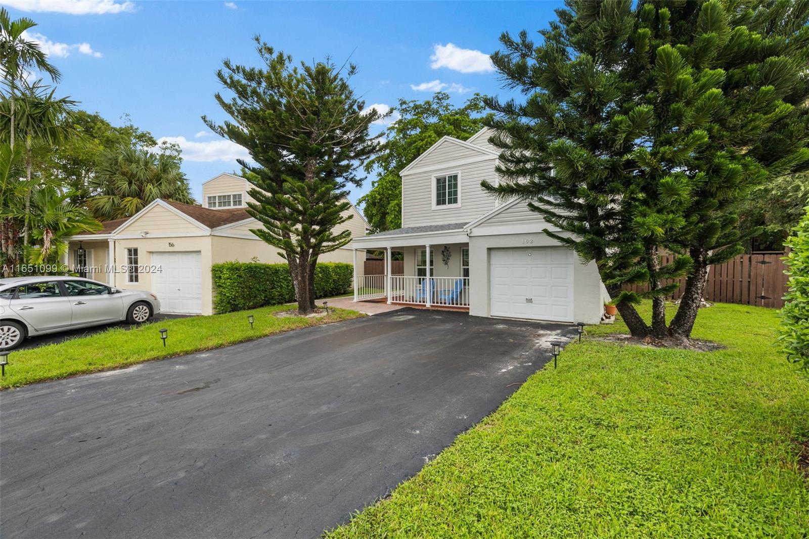 HAMPTON LAKES - Residential