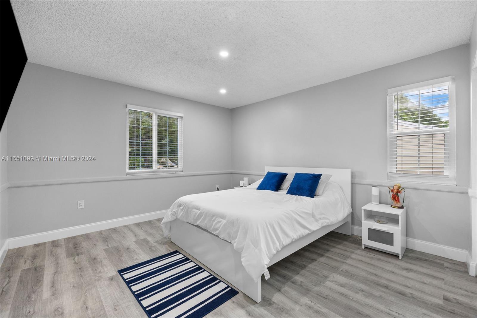 HAMPTON LAKES - Residential