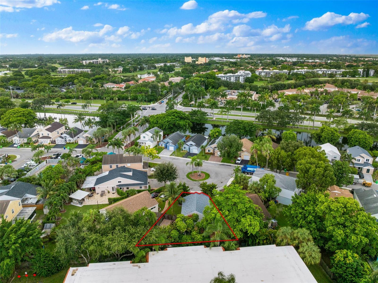 HAMPTON LAKES - Residential