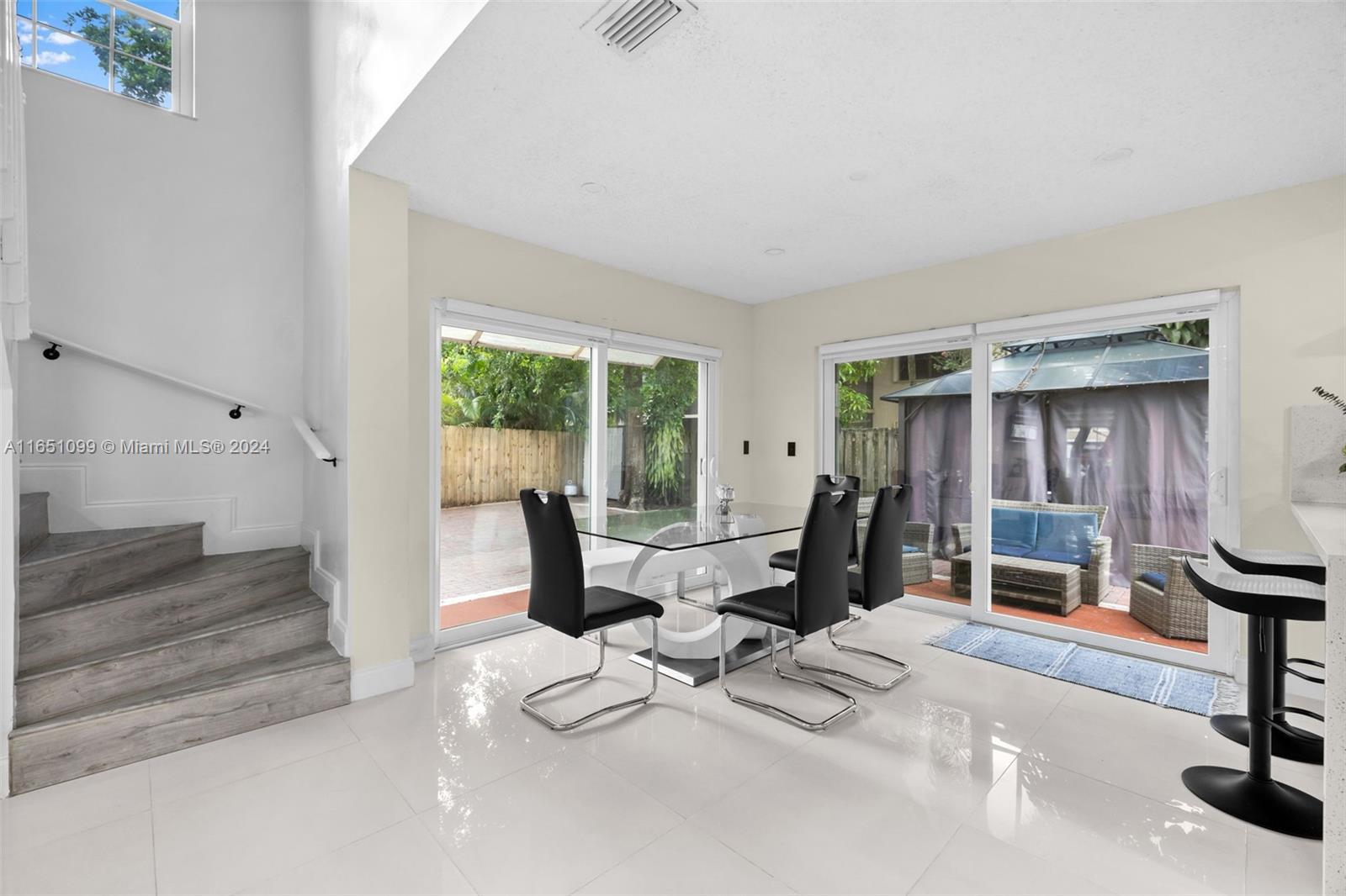 HAMPTON LAKES - Residential