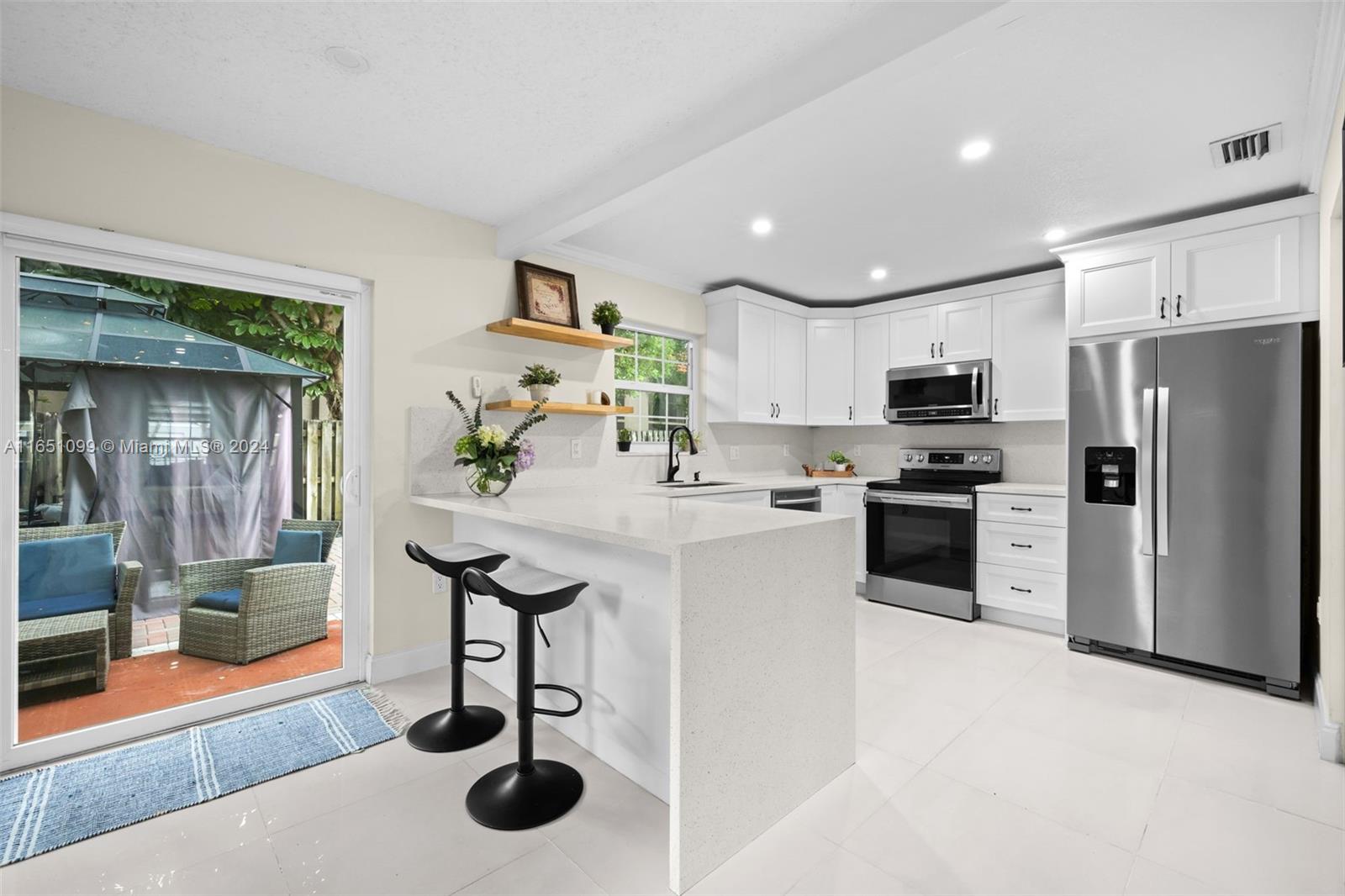 HAMPTON LAKES - Residential