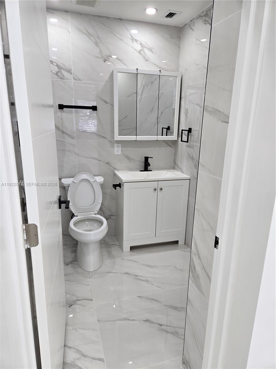 POINCIANNA MANOR SEC 4 - Residential Lease