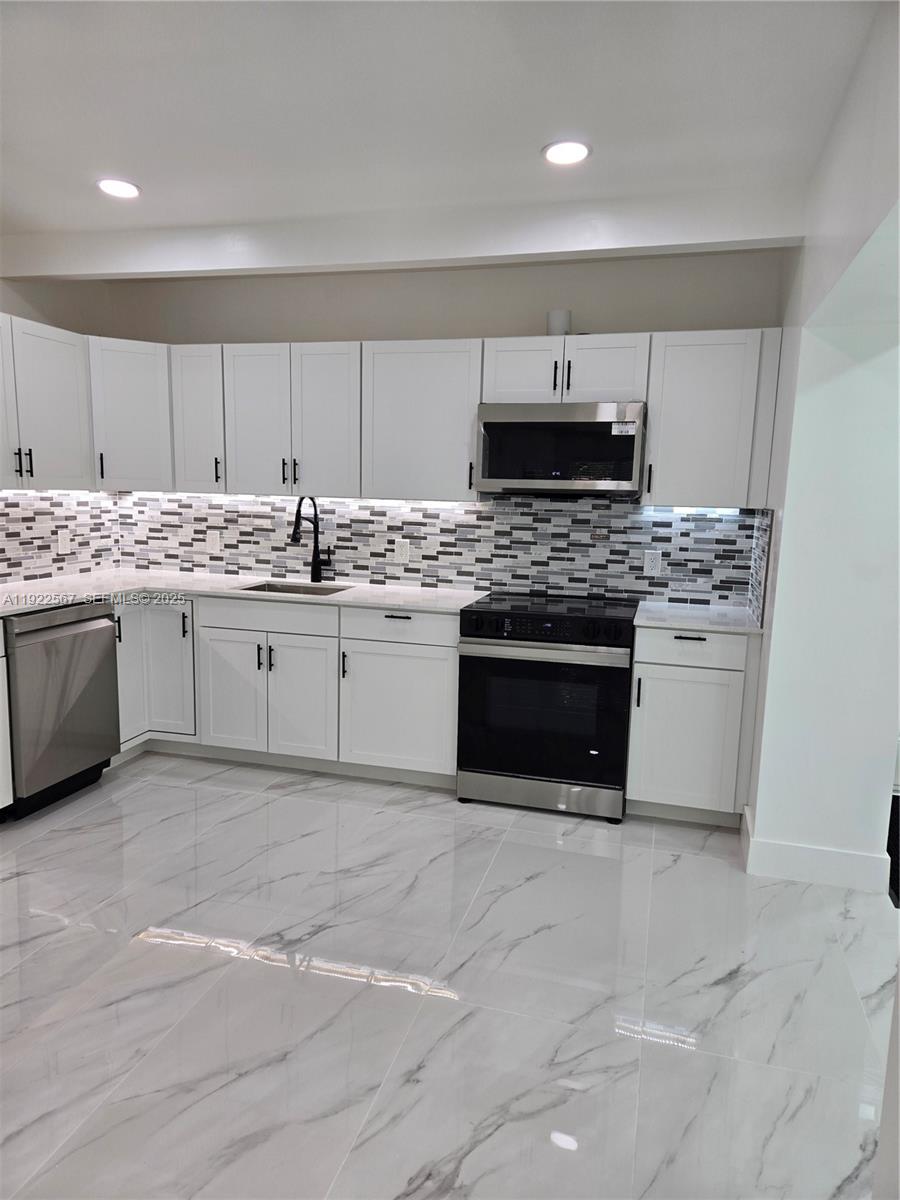 POINCIANNA MANOR SEC 4 - Residential Lease