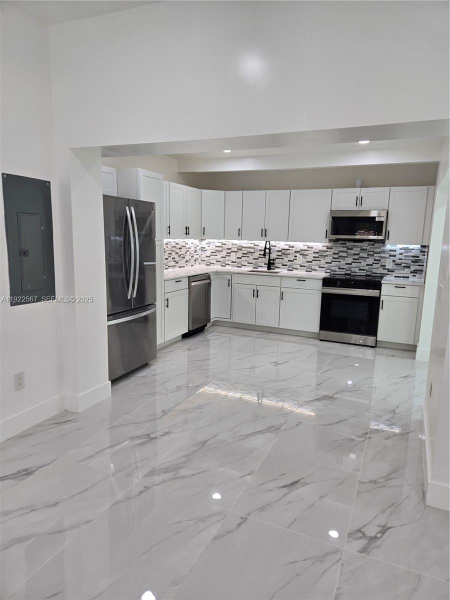 POINCIANNA MANOR SEC 4 - Residential Lease