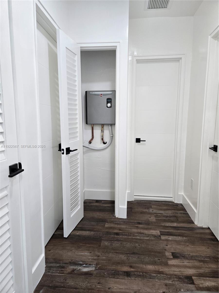 POINCIANNA MANOR SEC 4 - Residential Lease