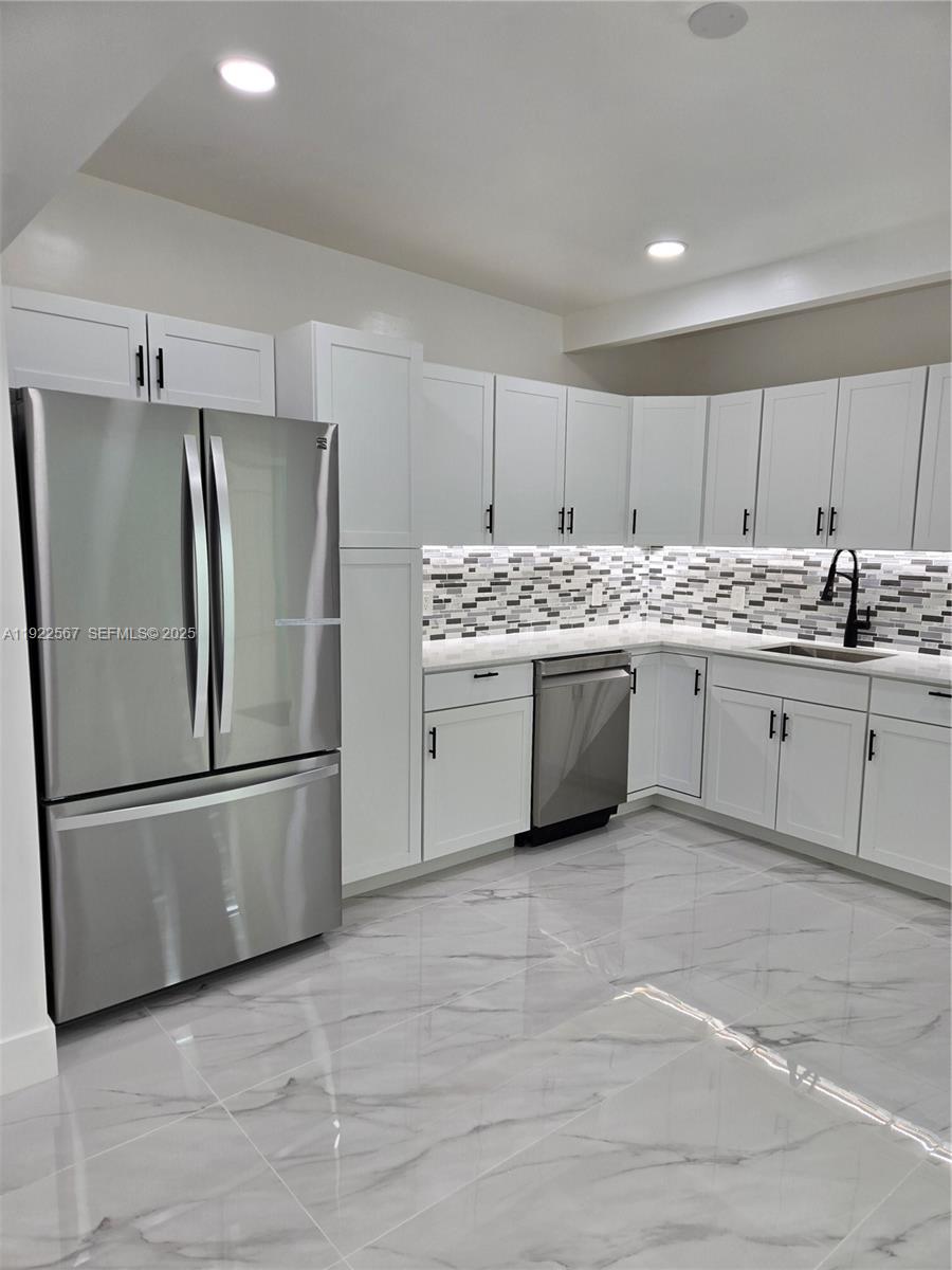 POINCIANNA MANOR SEC 4 - Residential Lease