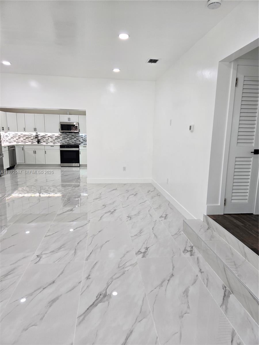 POINCIANNA MANOR SEC 4 - Residential Lease