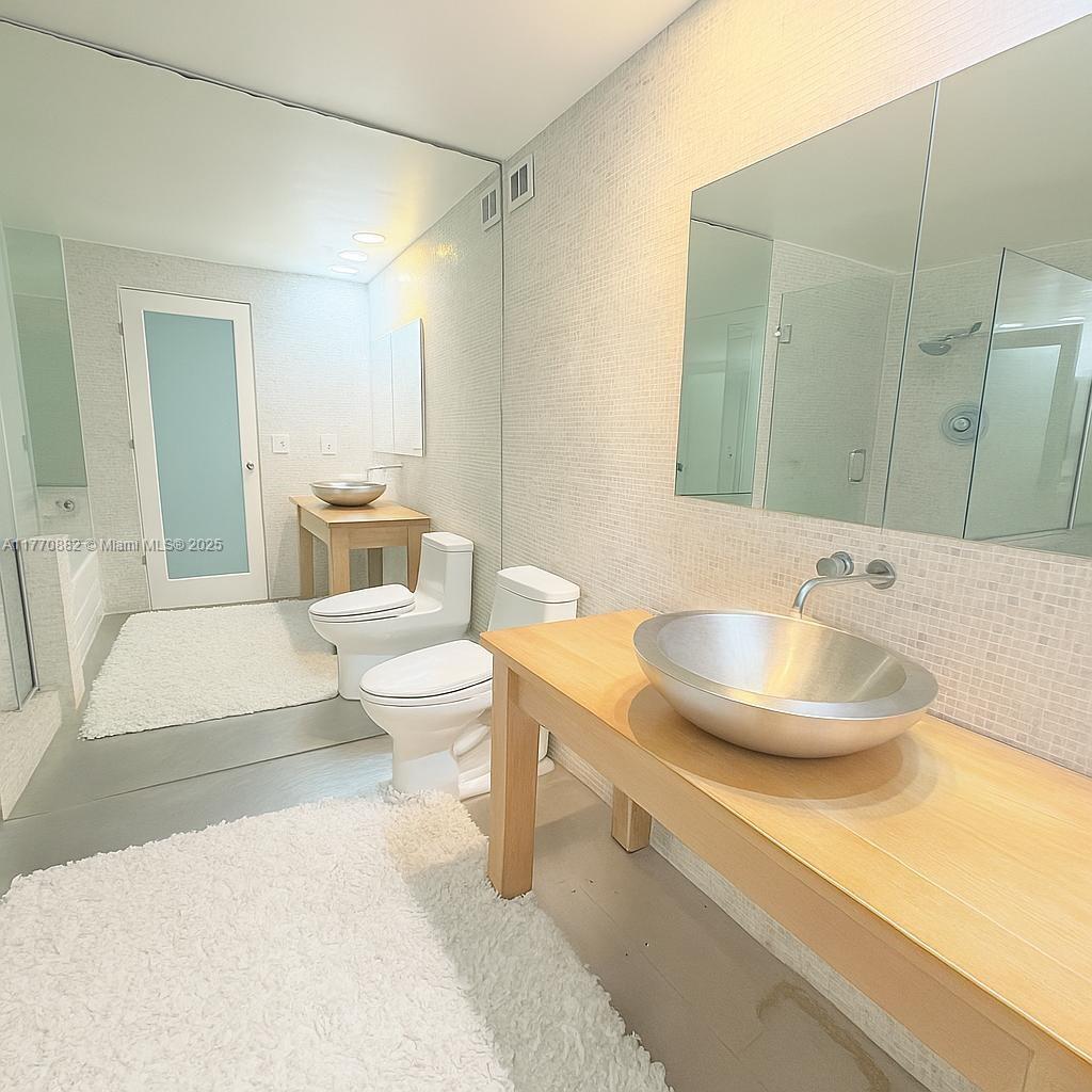 IMPERIAL HOUSE CONDO - Residential