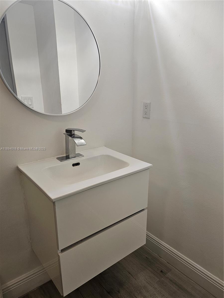BISCAYA IV CONDO - Residential Lease
