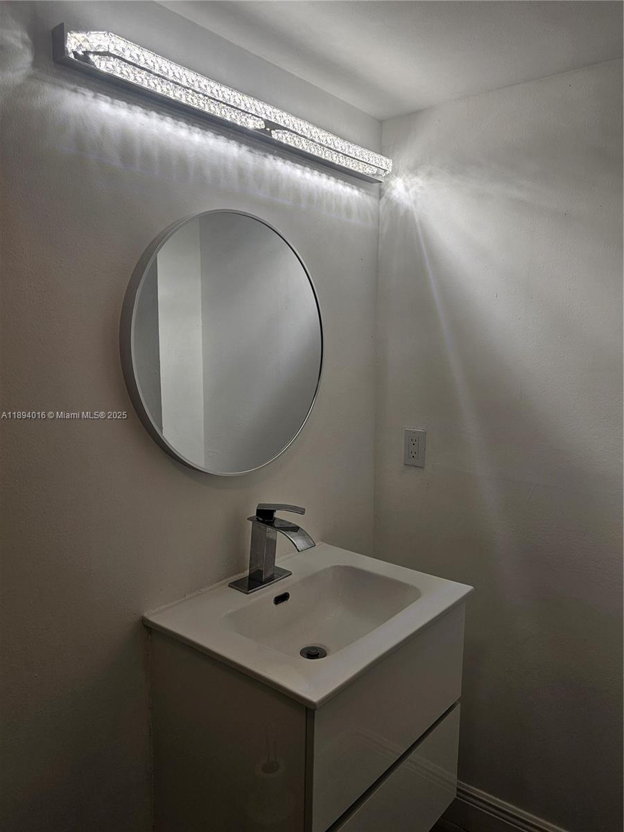 BISCAYA IV CONDO - Residential Lease