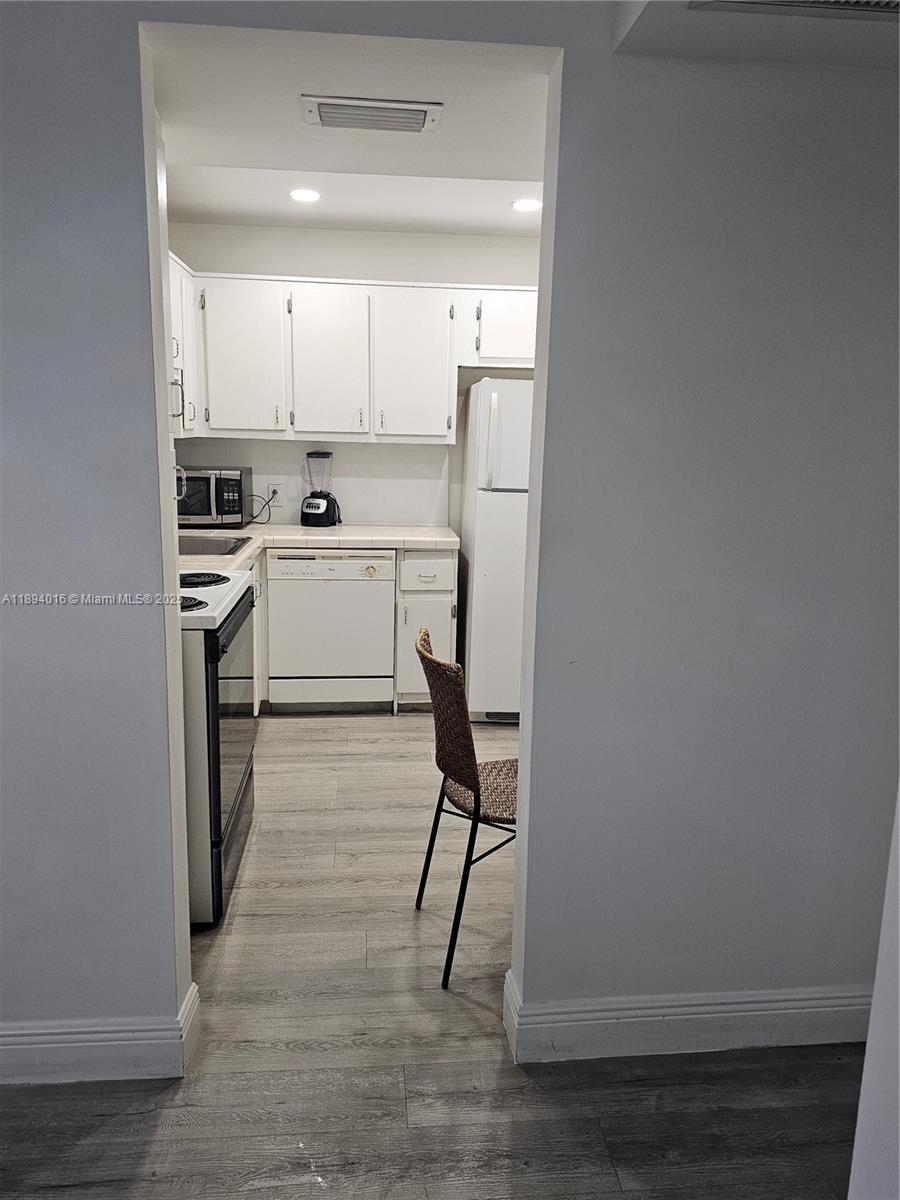 BISCAYA IV CONDO - Residential Lease