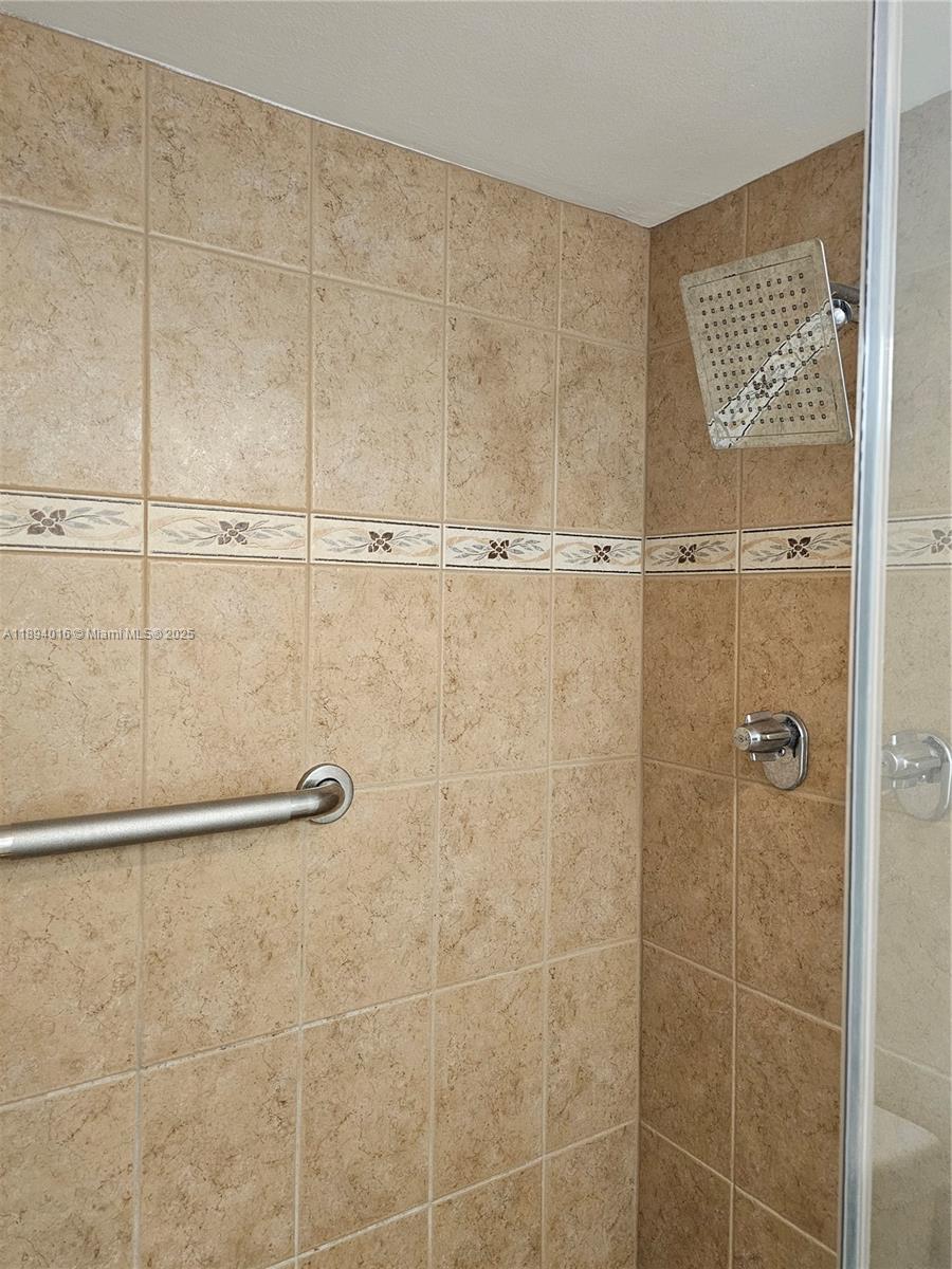 BISCAYA IV CONDO - Residential Lease