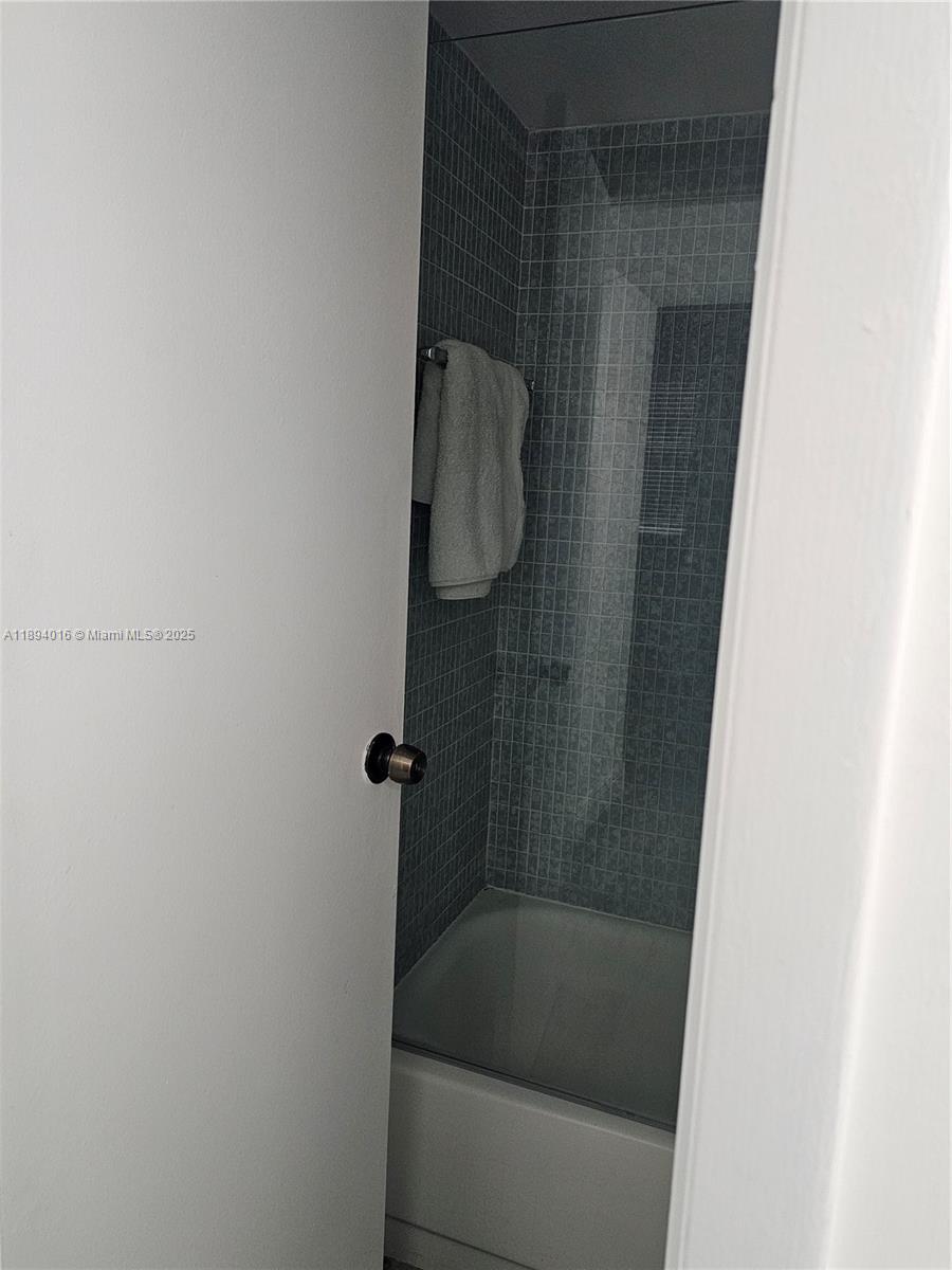 BISCAYA IV CONDO - Residential Lease