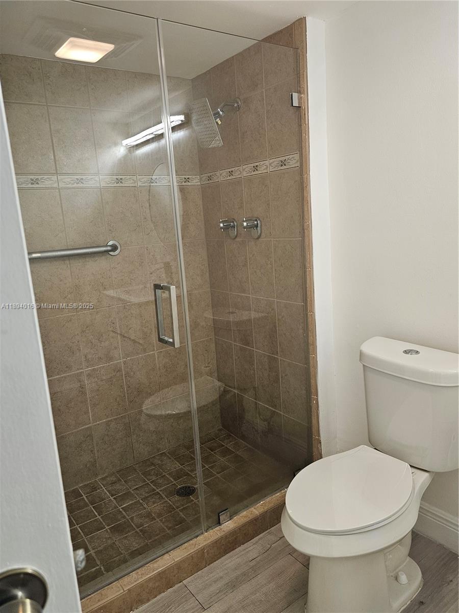 BISCAYA IV CONDO - Residential Lease
