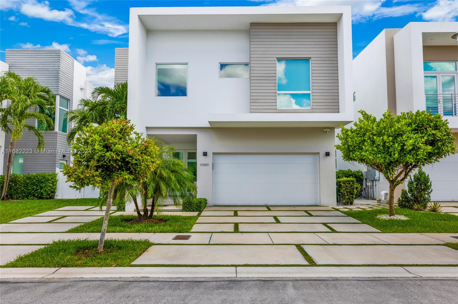 10580 NW 67th Ter