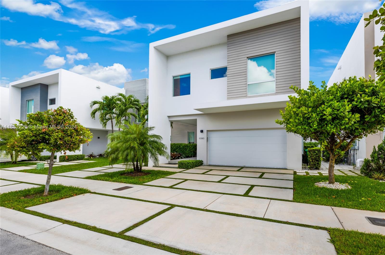 Property for Sale at 10580 Nw 67th Ter, Doral, Miami-Dade County, Florida - Bedrooms: 5 
Bathrooms: 4  - $2,100,000
