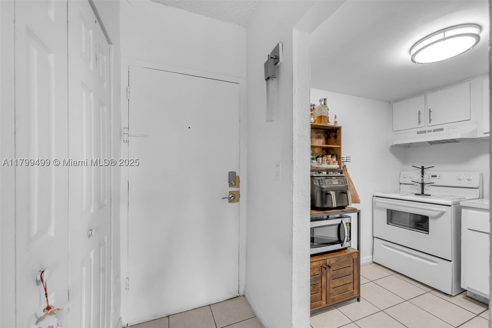 4550 NW 9th St 106E