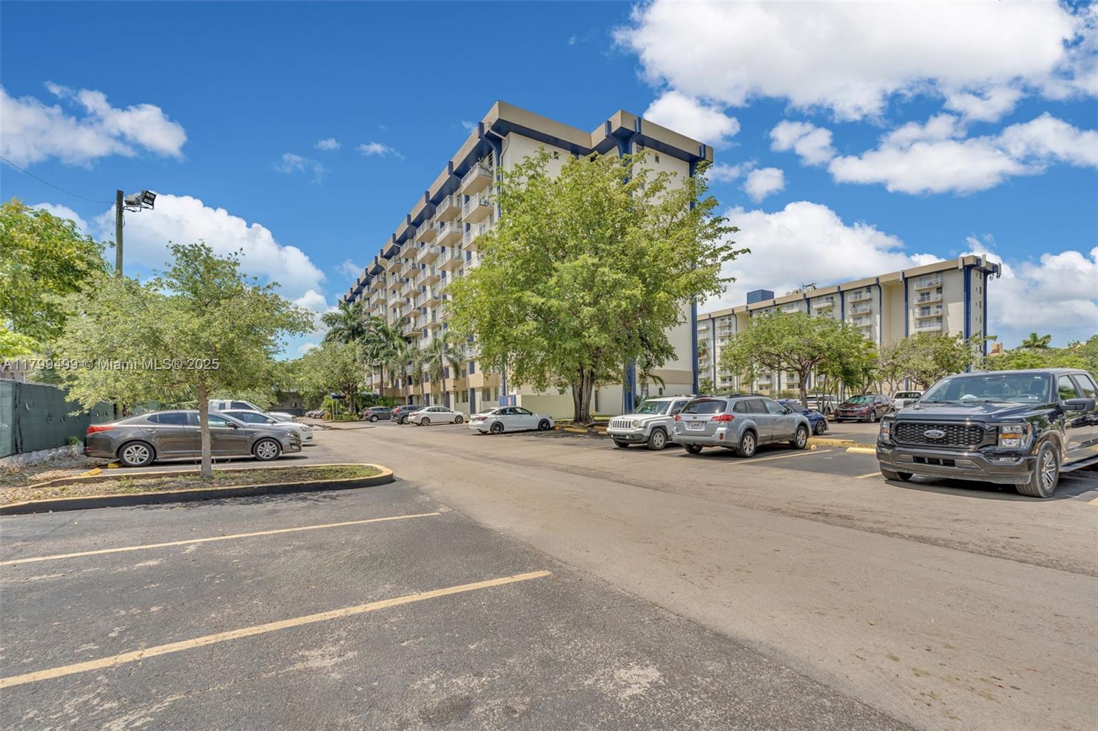 YOLANDA VILLAS CONDO - Residential