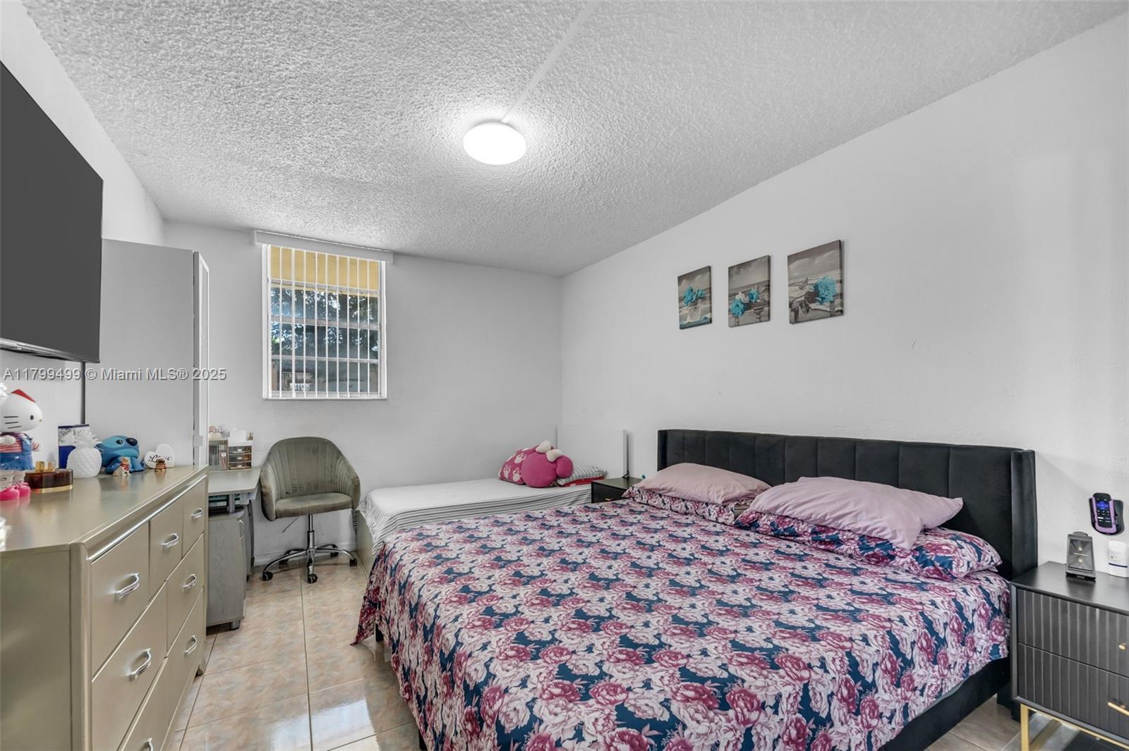 YOLANDA VILLAS CONDO - Residential