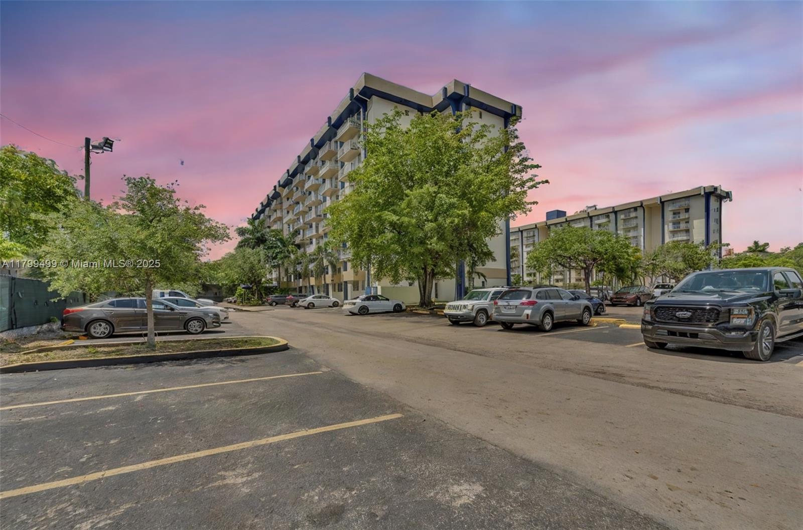 YOLANDA VILLAS CONDO - Residential