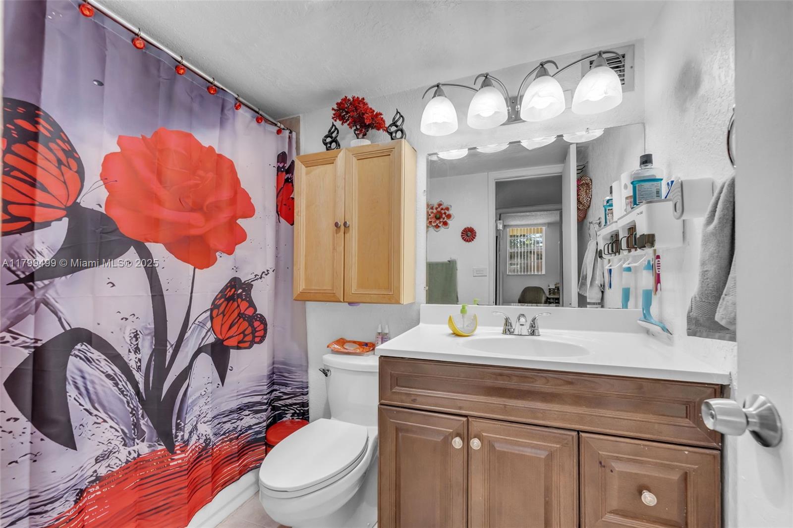 YOLANDA VILLAS CONDO - Residential