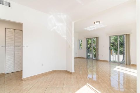 694 NE 76th St 2 Miami FL 33138