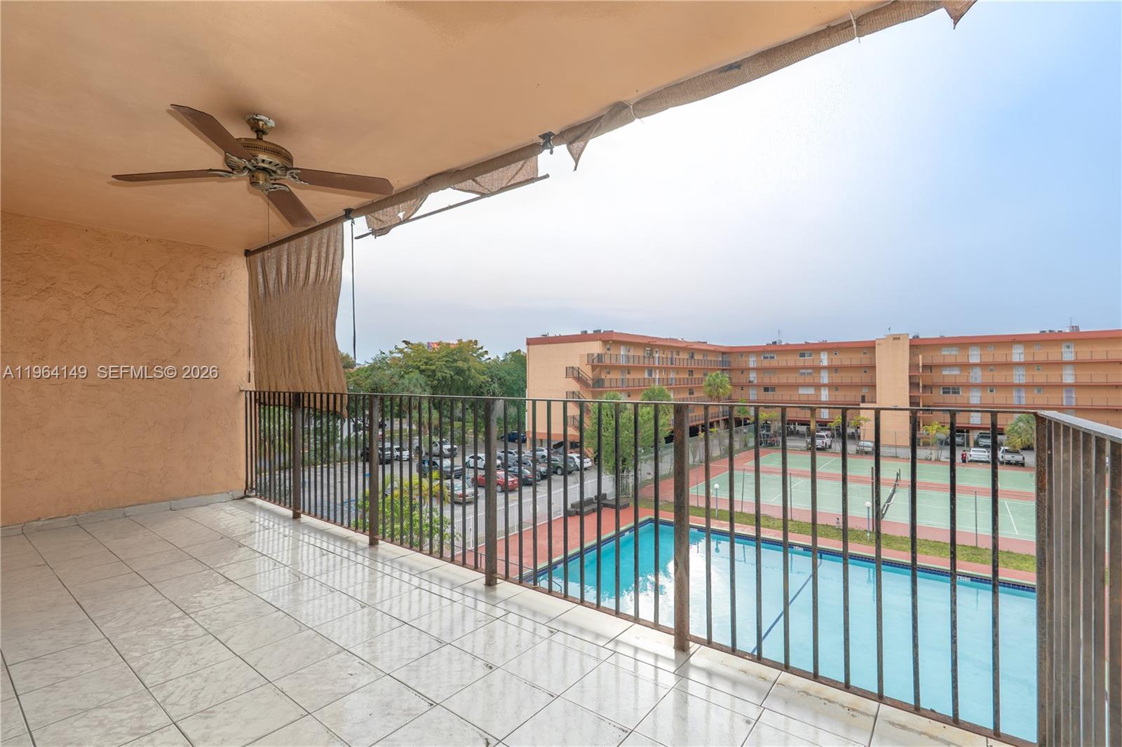 PALM-WEST GARDENS CONDO - Residential