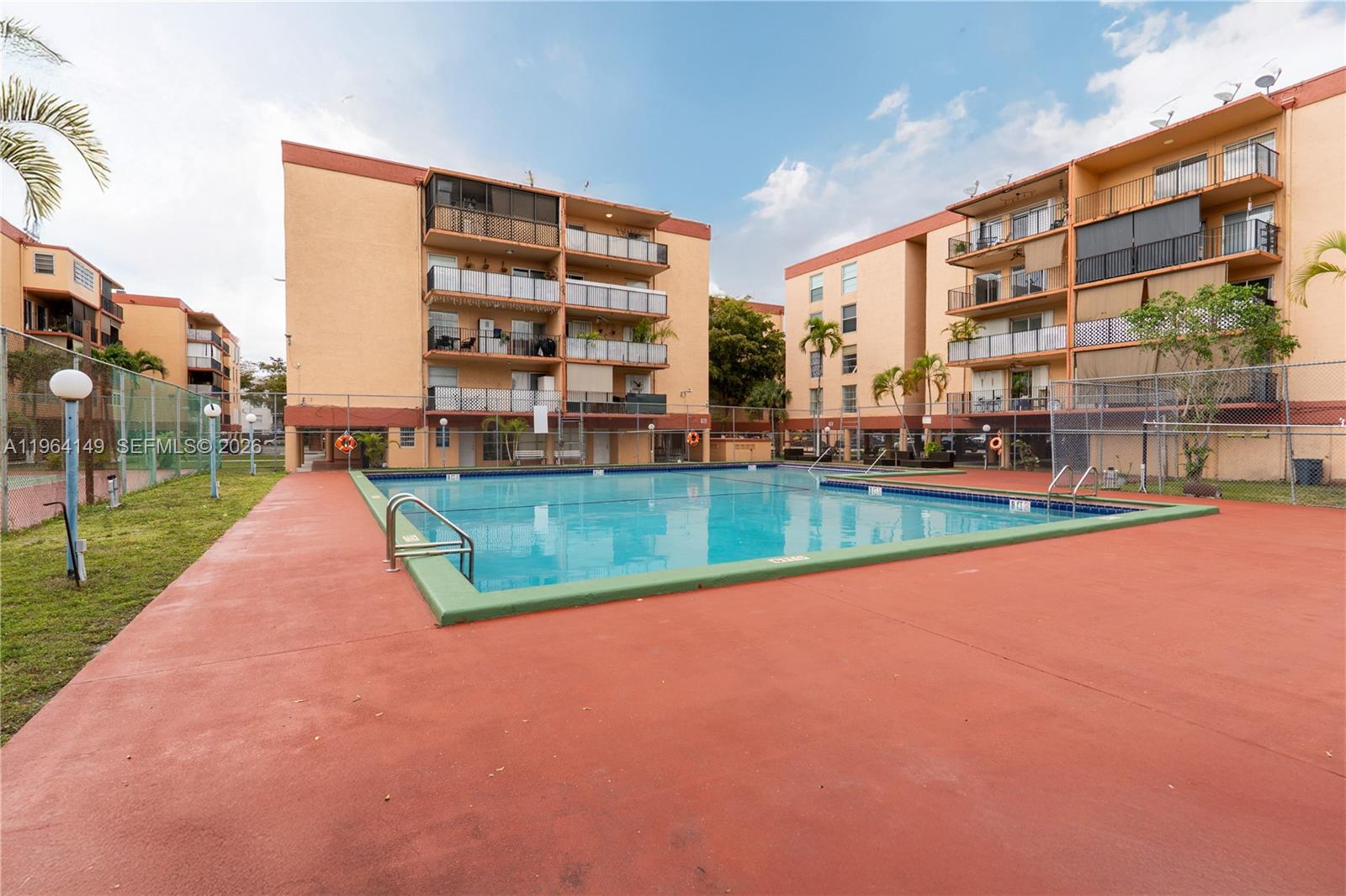 PALM-WEST GARDENS CONDO - Residential