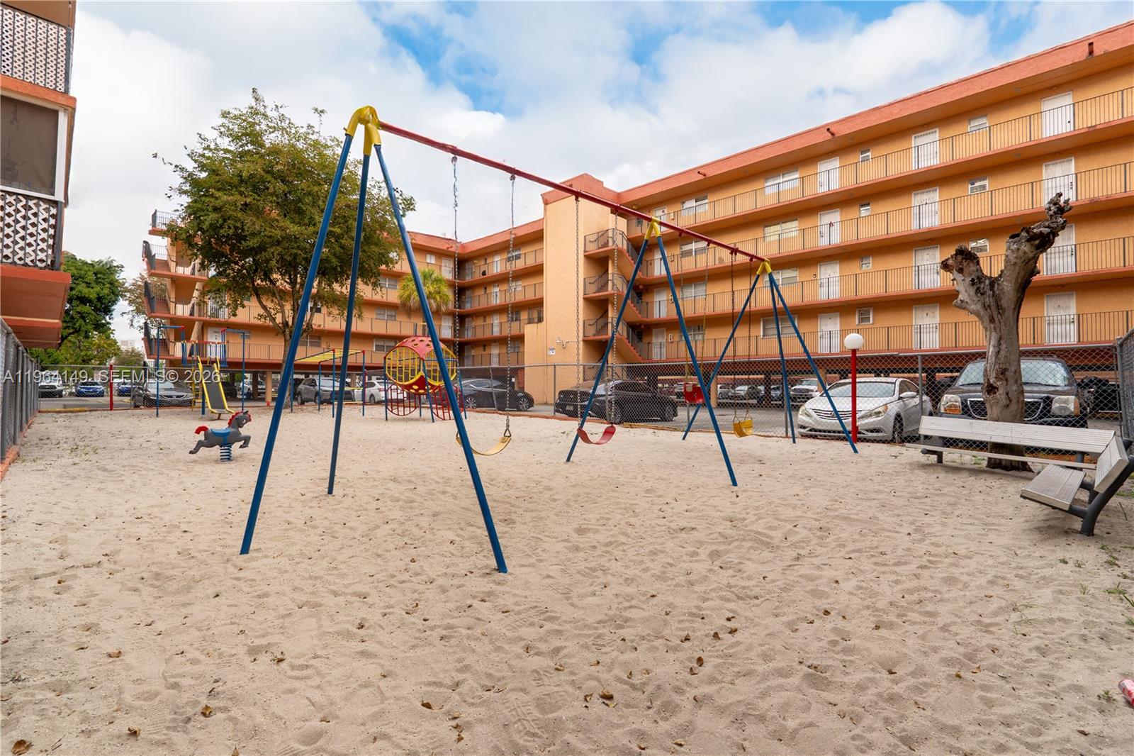 PALM-WEST GARDENS CONDO - Residential