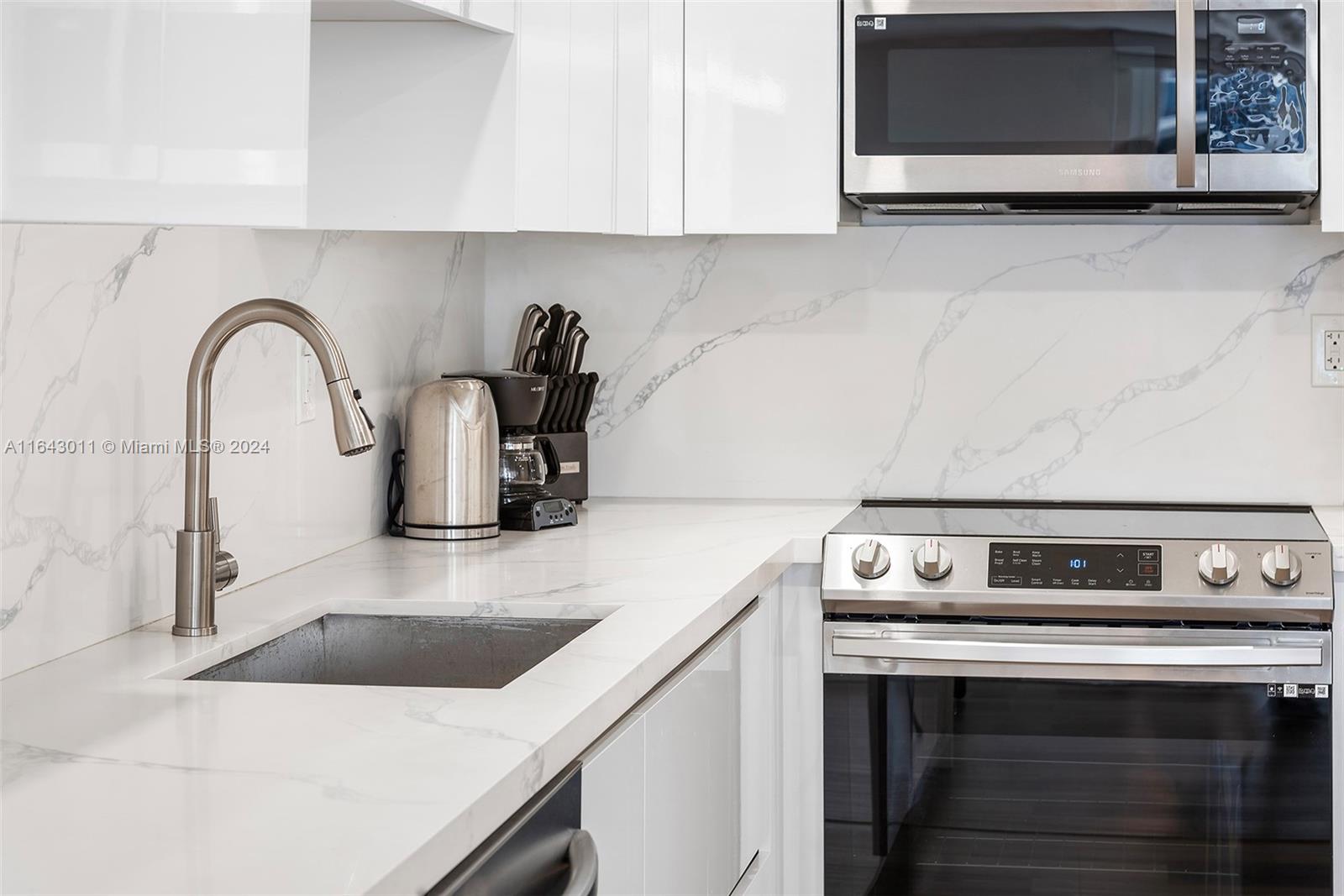 RONEY PALACE CONDO - Residential Lease