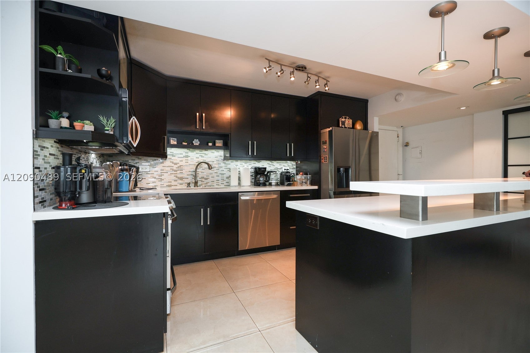 7135 Collins Ave 735