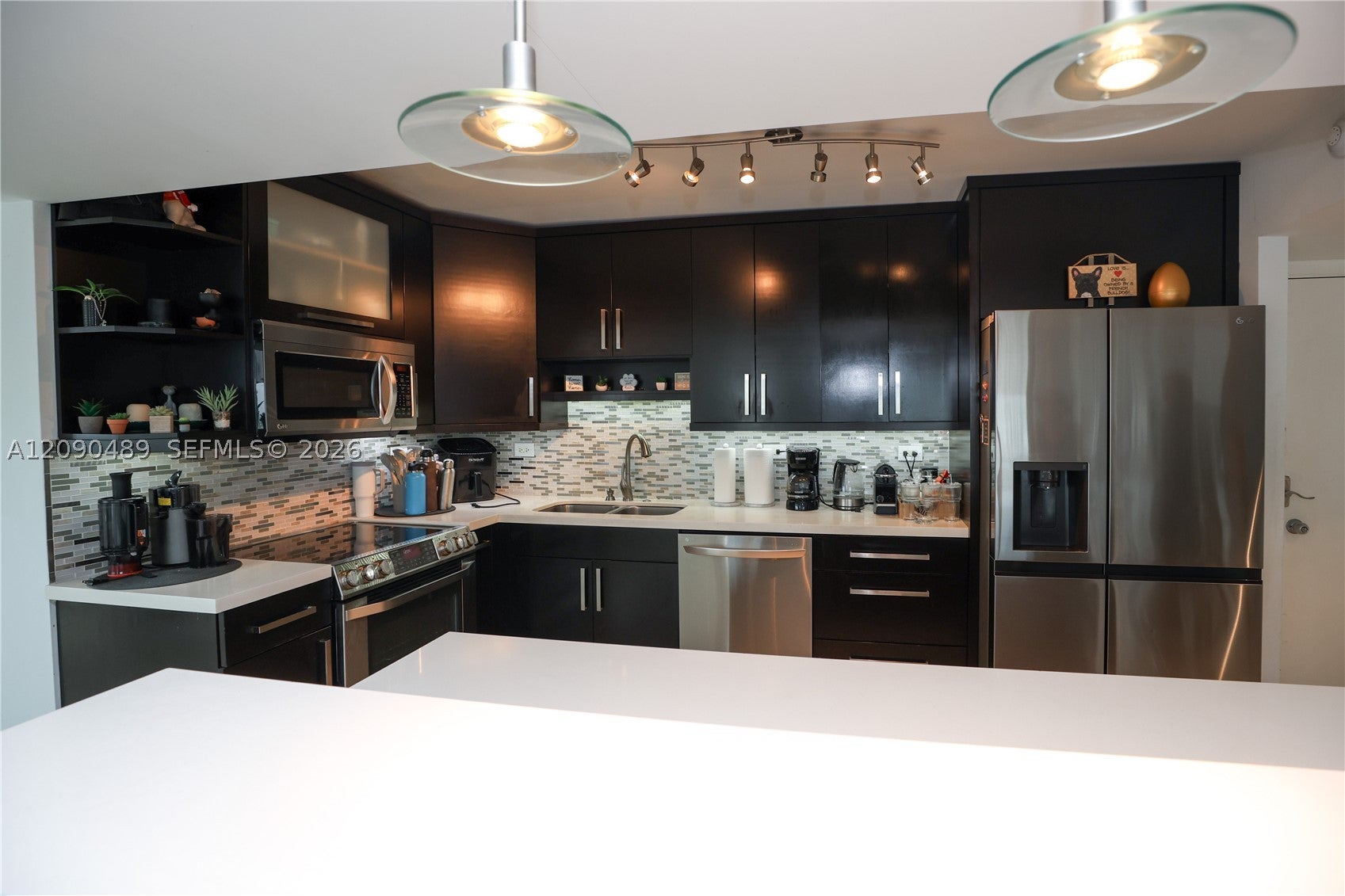 7135 Collins Ave 735