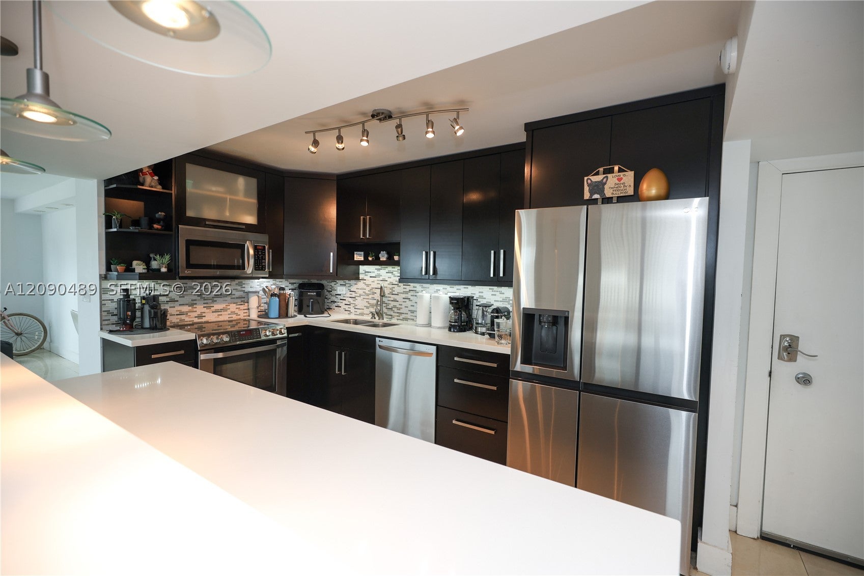 7135 Collins Ave 735
