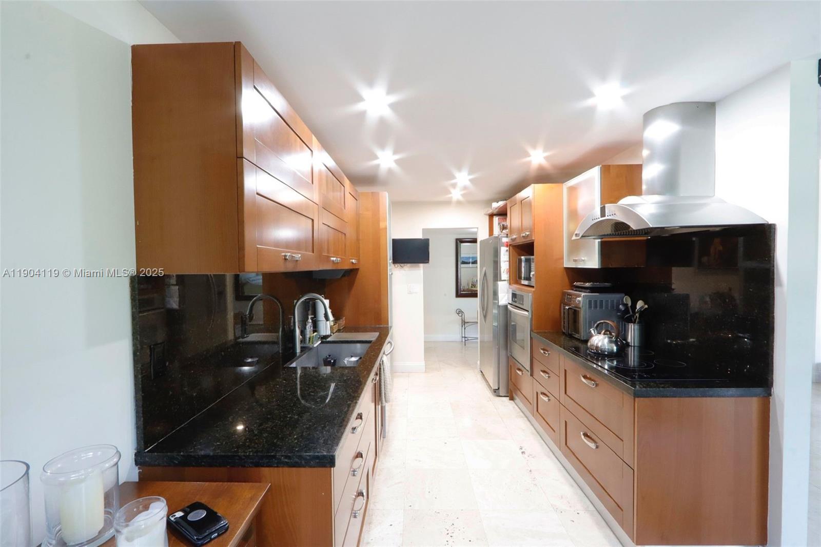 TOWERS OF KEY BISCAYNE CO - Residential Lease