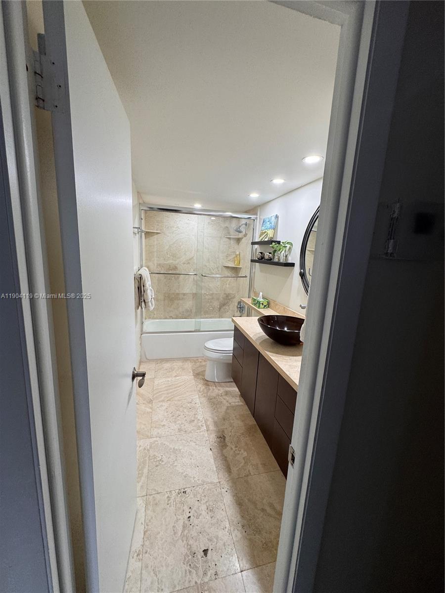 TOWERS OF KEY BISCAYNE CO - Residential Lease