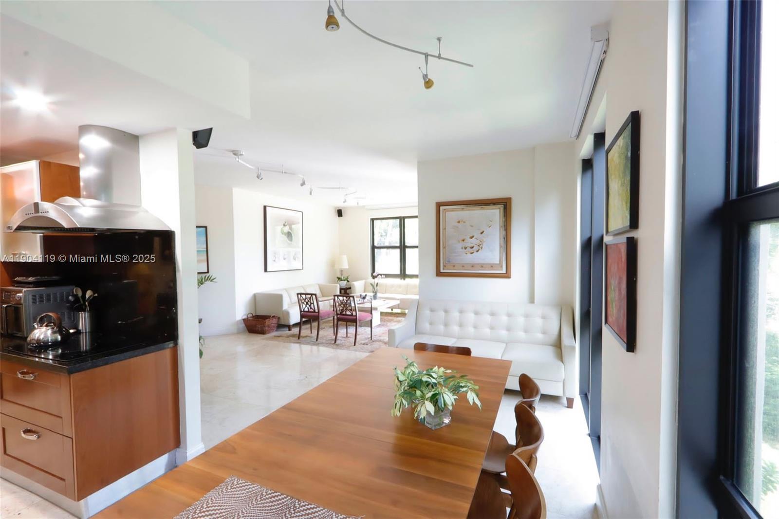 TOWERS OF KEY BISCAYNE CO - Residential Lease