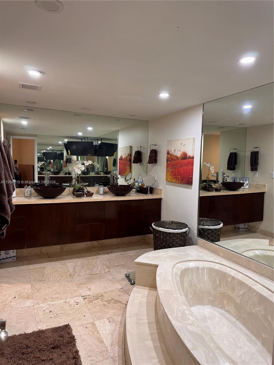 TOWERS OF KEY BISCAYNE CO - Residential Lease