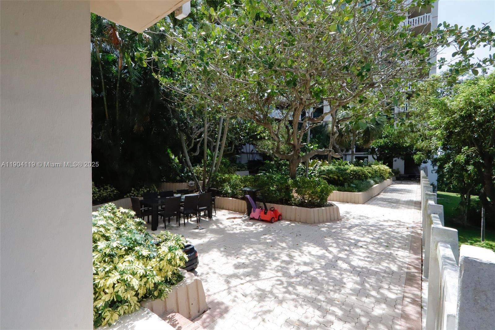 TOWERS OF KEY BISCAYNE CO - Residential Lease