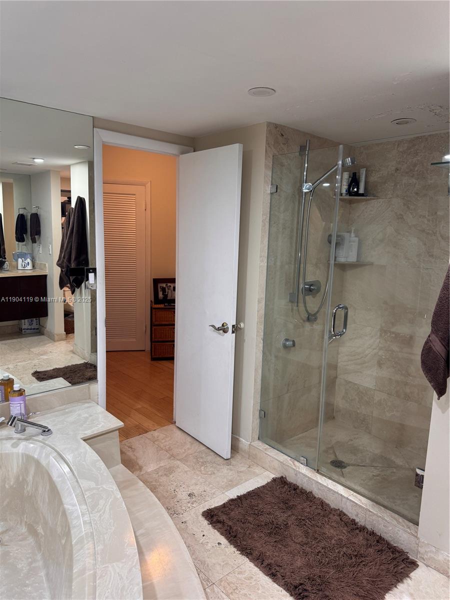 TOWERS OF KEY BISCAYNE CO - Residential Lease