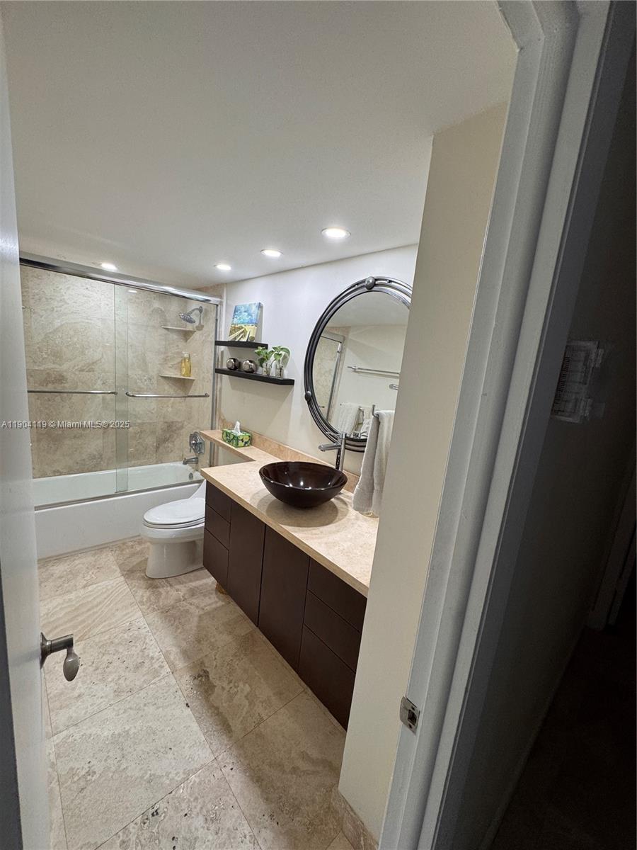 TOWERS OF KEY BISCAYNE CO - Residential Lease