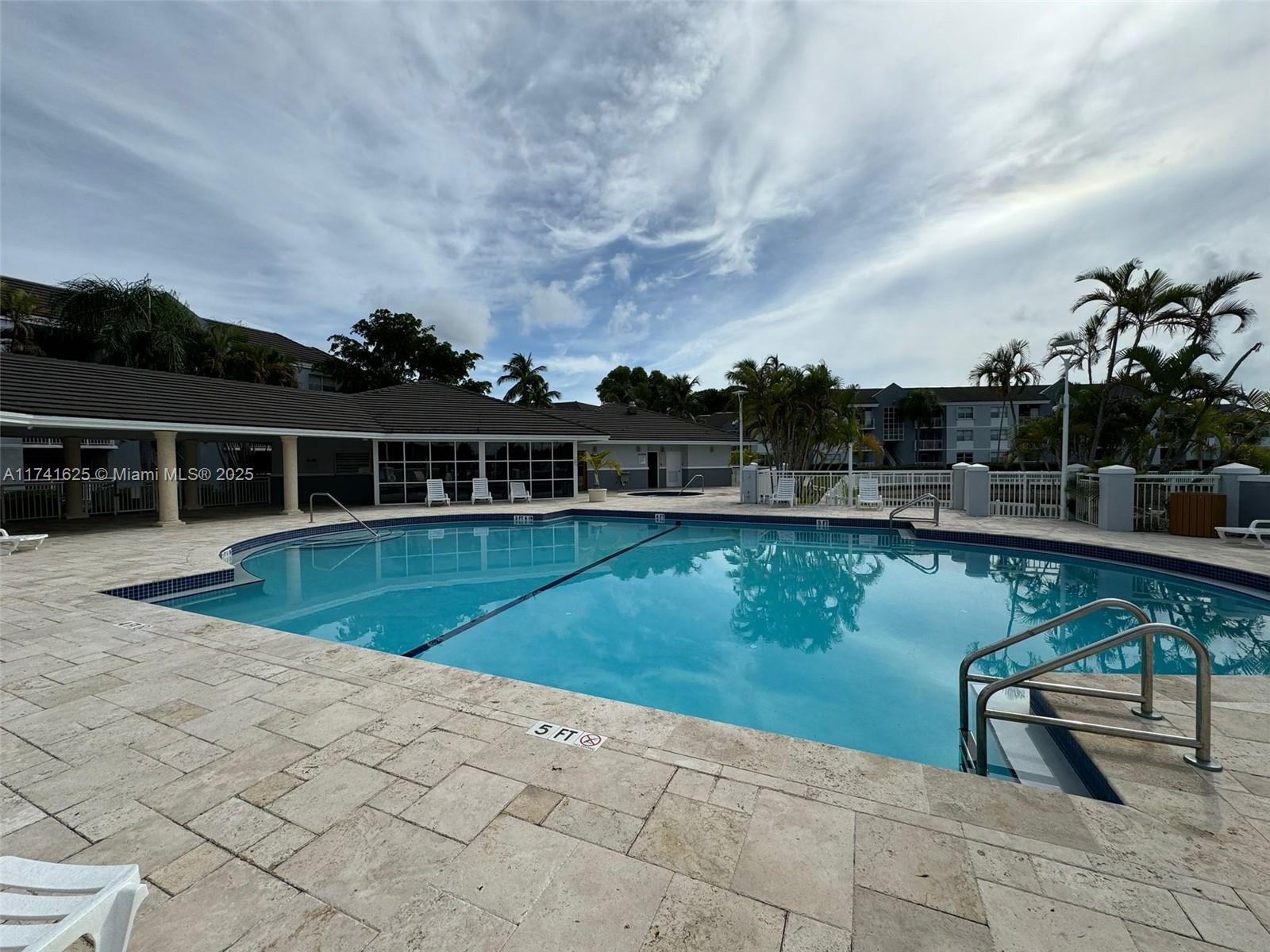 LE CLUB AT OLD CUTLER CON - Residential
