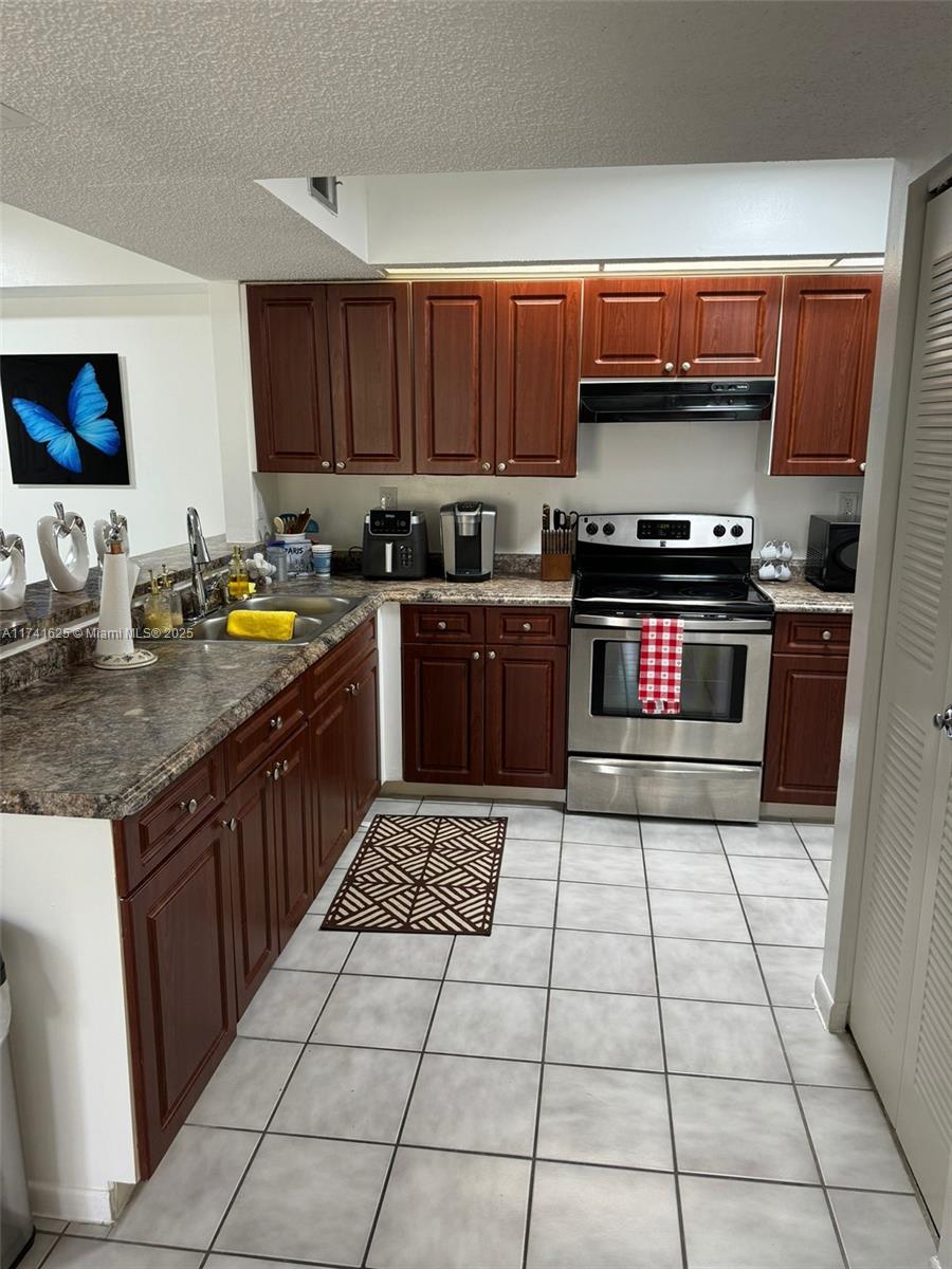 LE CLUB AT OLD CUTLER CON - Residential