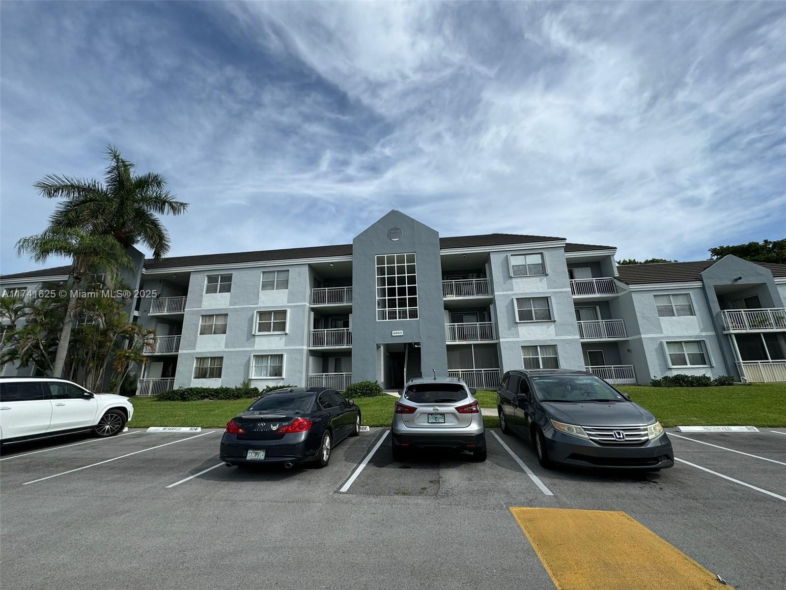 Property for Sale at 8660 Sw 212th St 108, Cutler Bay, Miami-Dade County, Florida - Bedrooms: 1 
Bathrooms: 1  - $230,000