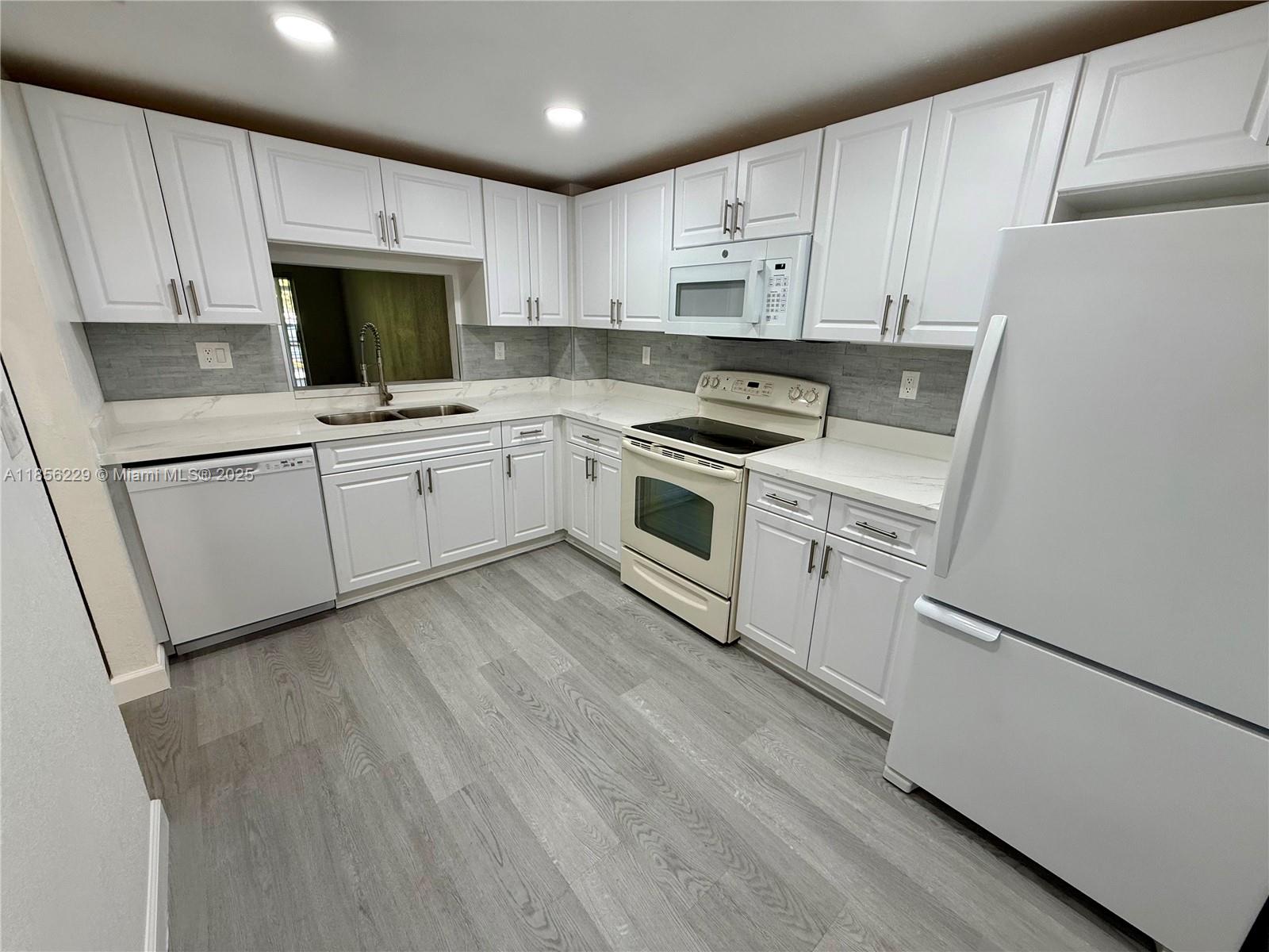 SHERWOOD SQUARE CONDOMINI - Residential Lease