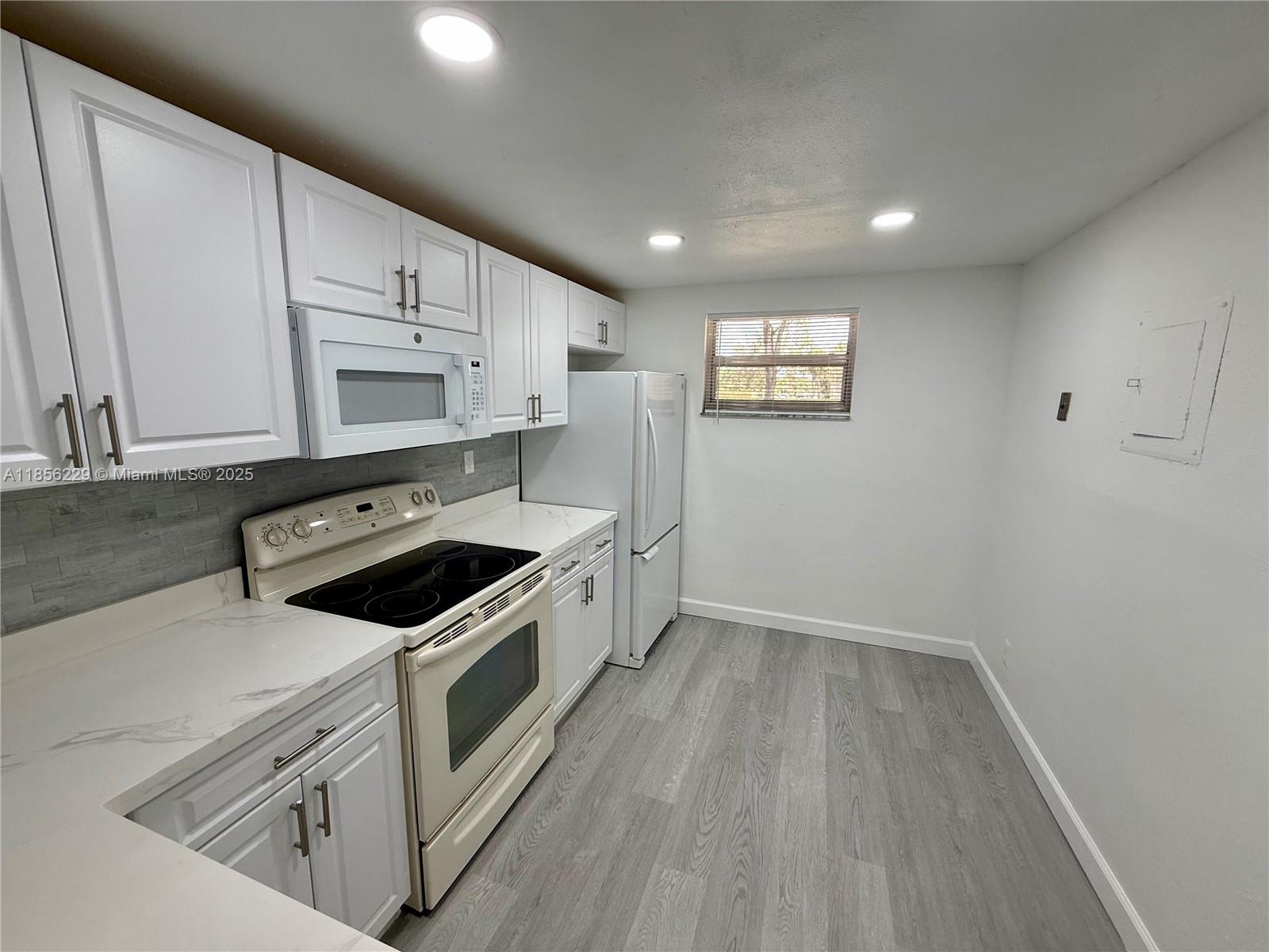 SHERWOOD SQUARE CONDOMINI - Residential Lease