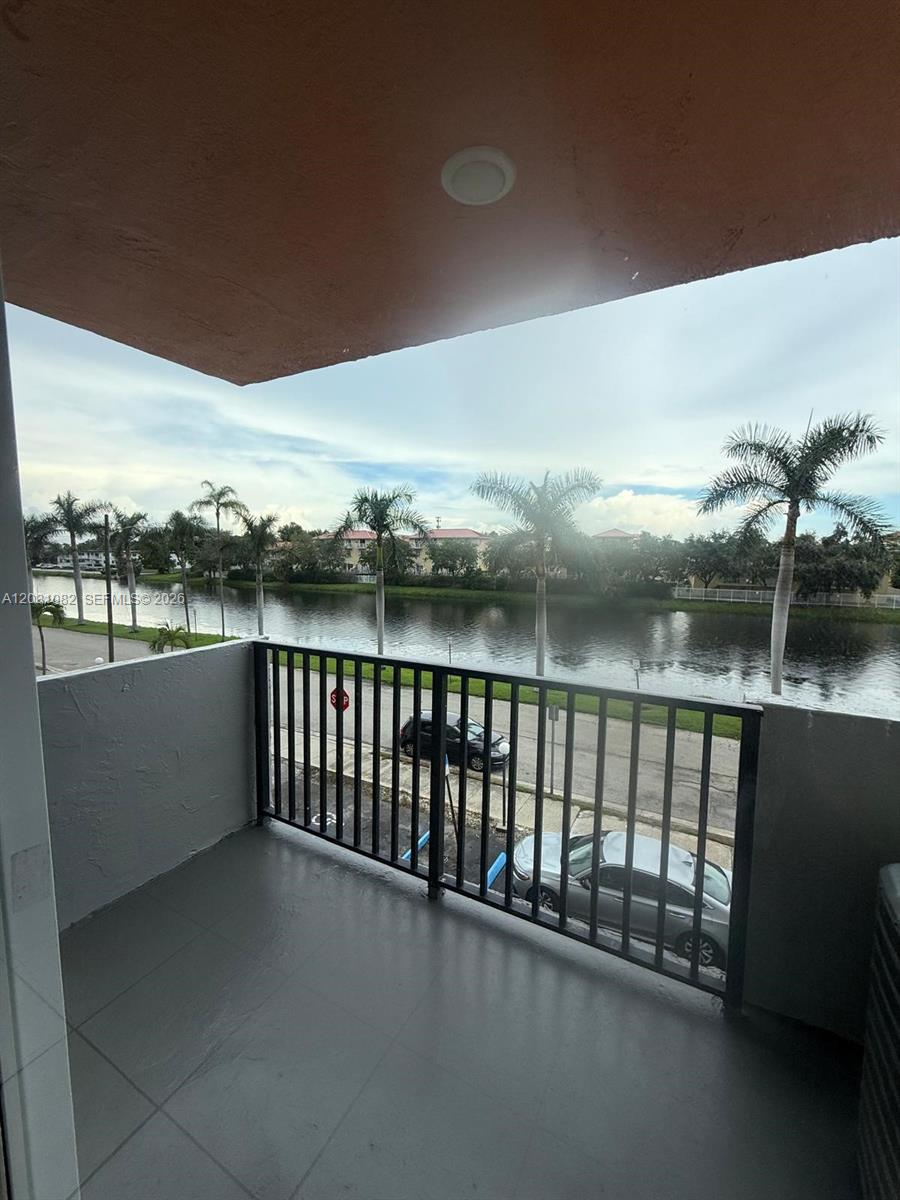 2075 NE 164th St 302